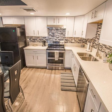 Spacious 2-Bedroom Townhouse With Pool & Private Patio In Central Las Vegas Bagian luar foto