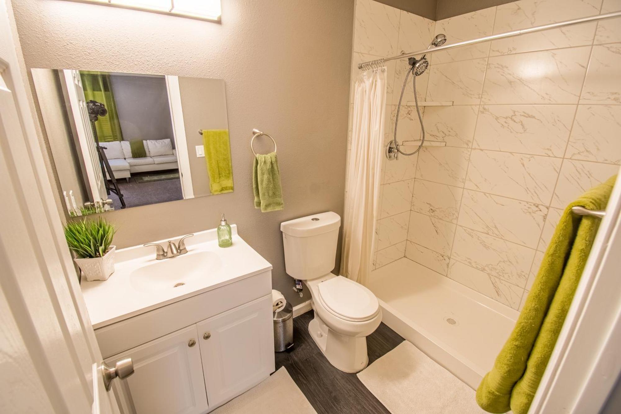 Spacious 2-Bedroom Townhouse With Pool & Private Patio In Central Las Vegas Bagian luar foto