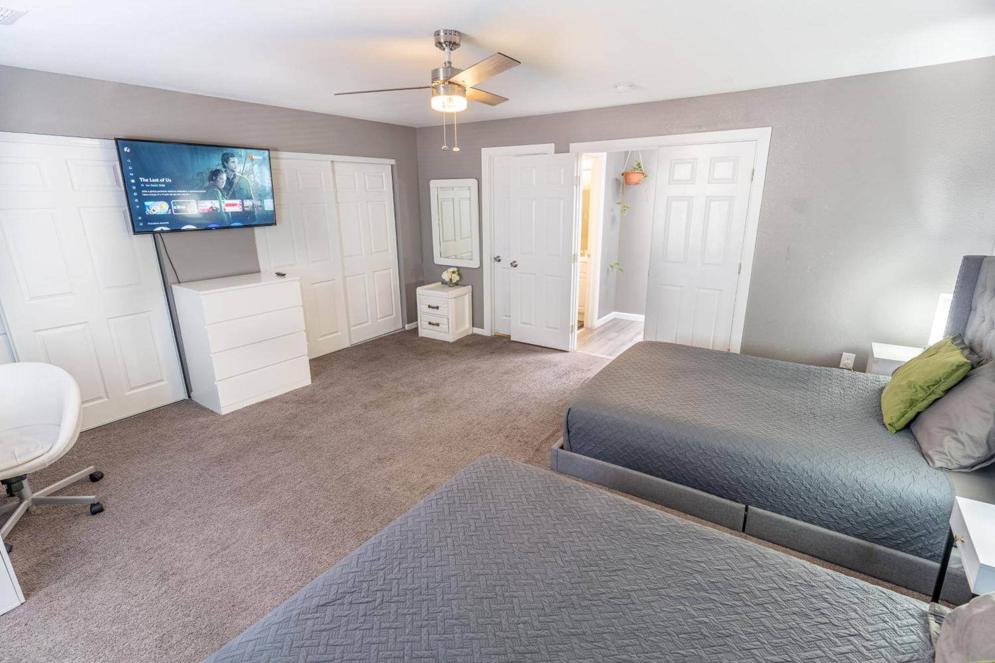 Spacious 2-Bedroom Townhouse With Pool & Private Patio In Central Las Vegas Bagian luar foto