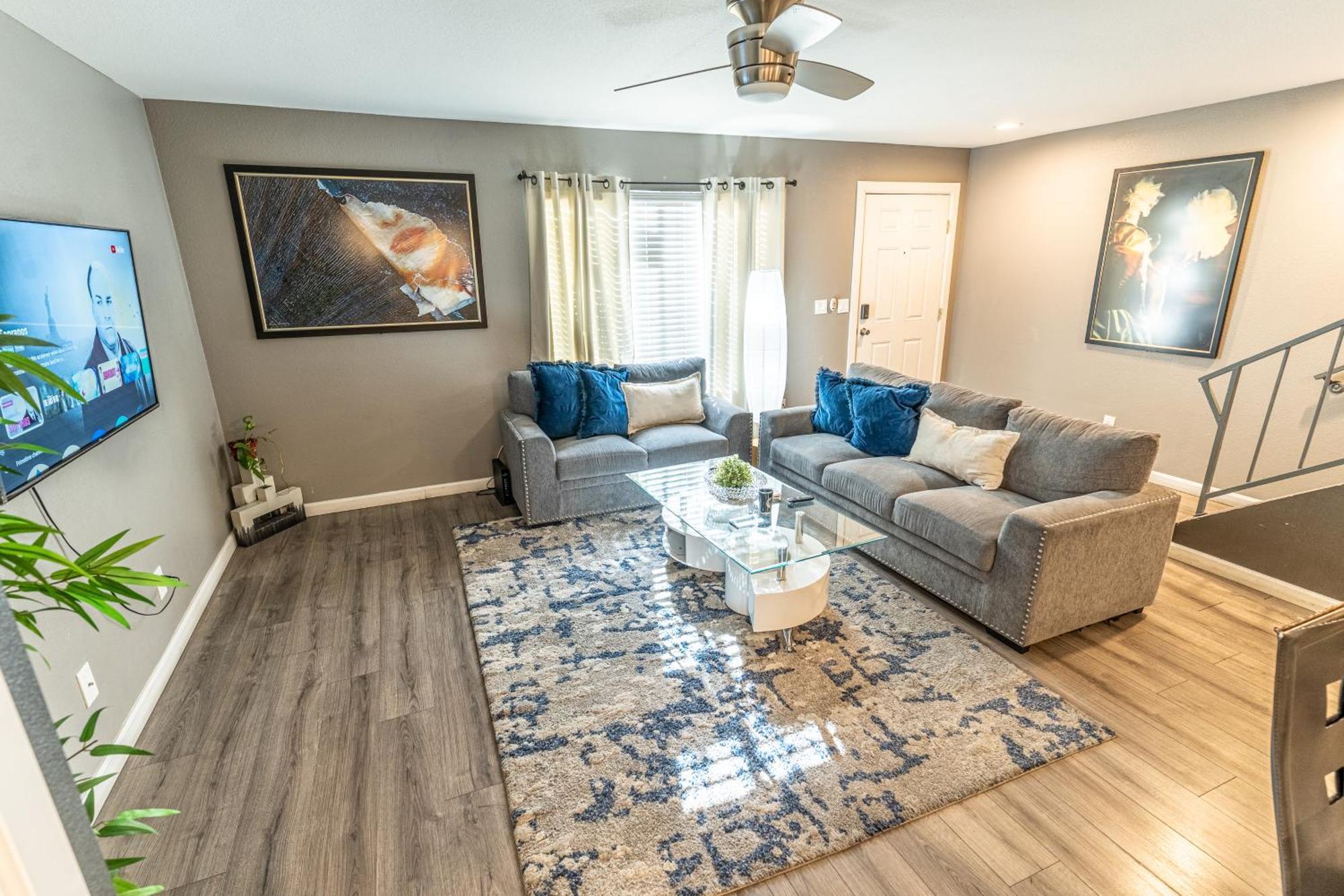 Spacious 2-Bedroom Townhouse With Pool & Private Patio In Central Las Vegas Bagian luar foto