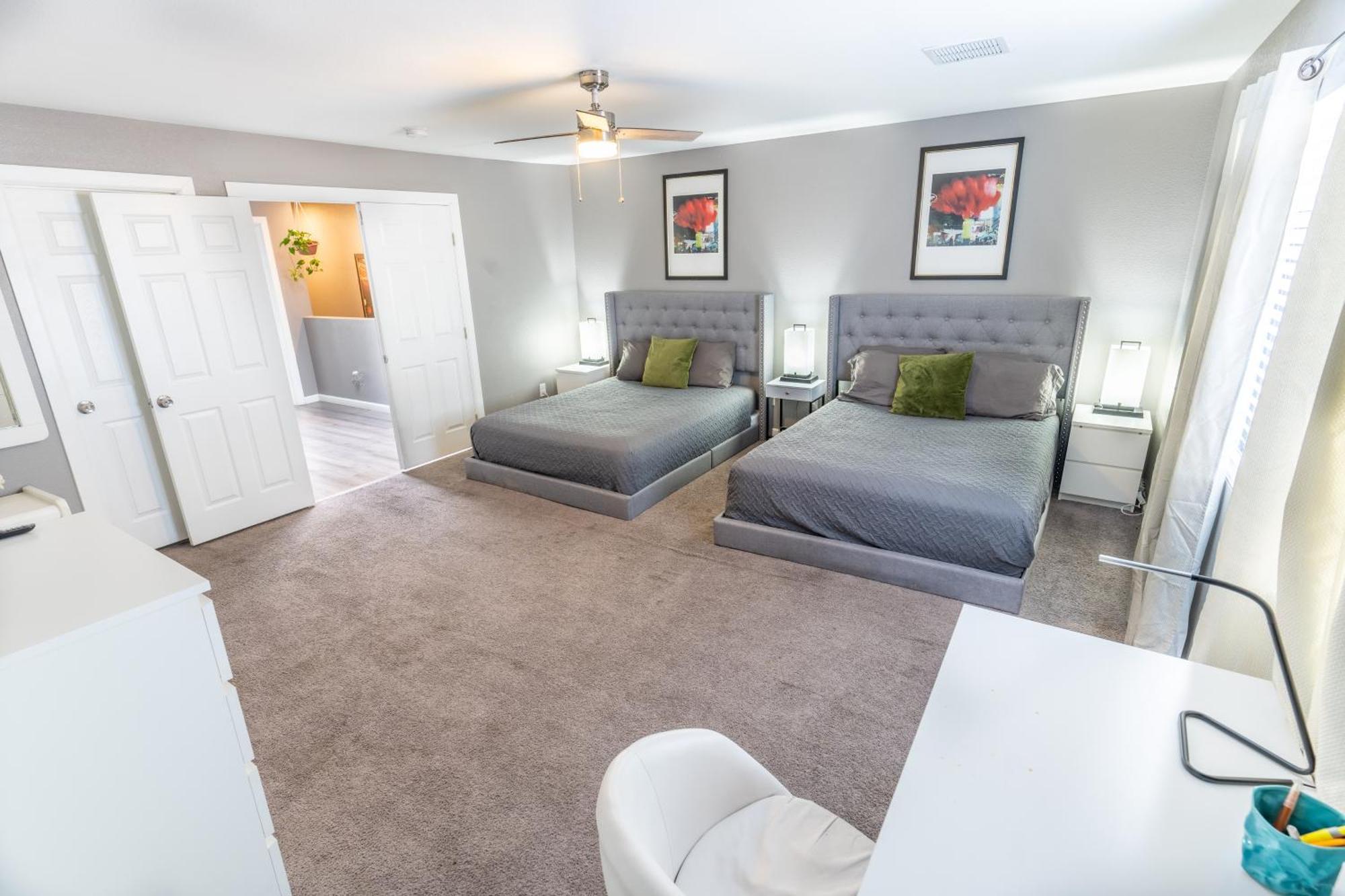 Spacious 2-Bedroom Townhouse With Pool & Private Patio In Central Las Vegas Bagian luar foto