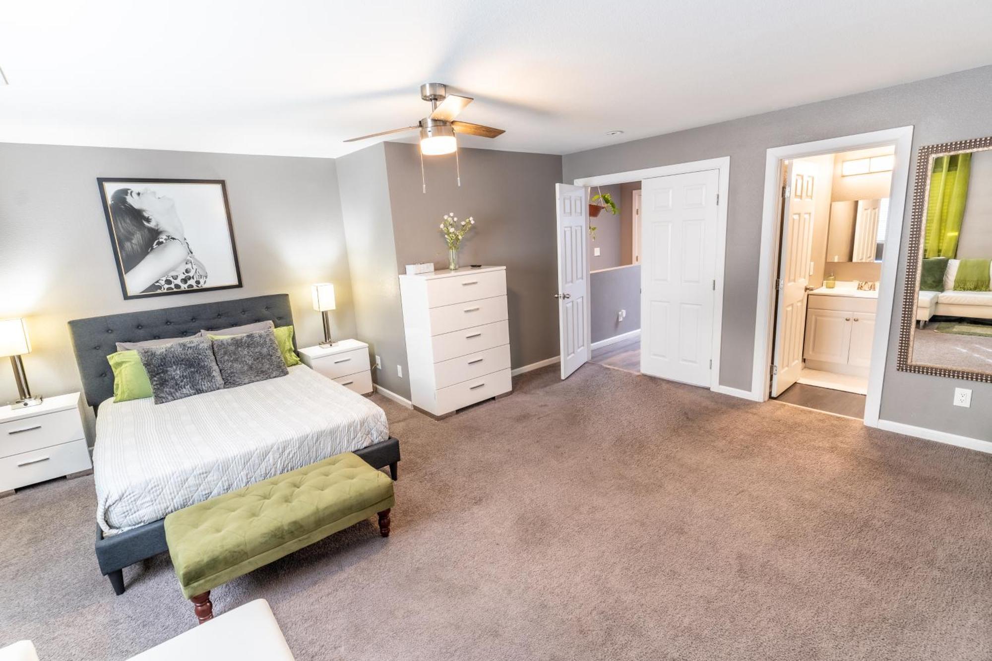 Spacious 2-Bedroom Townhouse With Pool & Private Patio In Central Las Vegas Bagian luar foto